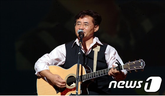 윤동주 시인의 육촌 동생인 가수 윤형주씨가 19일 전남 광양시 홍보대사로 위촉된다.(광양시 제공)2016.3.16/뉴스1 ⓒ News1 서순규  기자