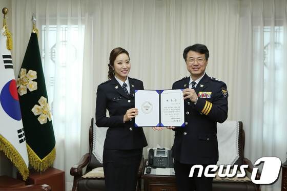 이귀주 기상캐스터(왼쪽), 장향진 충남지방경찰청장ⓒ News1