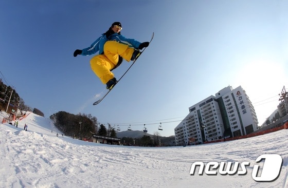 스키 리조트 베어스타운이 올 겨울 스키 시즌권을 저렴하게 판매하는 '얼리버드 시즌권' 이벤트를 진행한다. 사진제공=이랜드 ⓒ News1