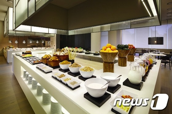 신라스테이 마포·광화문점의 레스토랑 '카페'가 저녁 뷔페를 실시한다. 사진제공=호텔신라 ⓒ News1