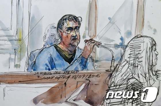 네덜란드 치과의사 야코뷔스 판 니로프(51)가 멀쩡한 치아를 훼손하는 등 가중폭행·사기 혐의로 프랑스 법정에 섰다. ⓒ AFP=뉴스1