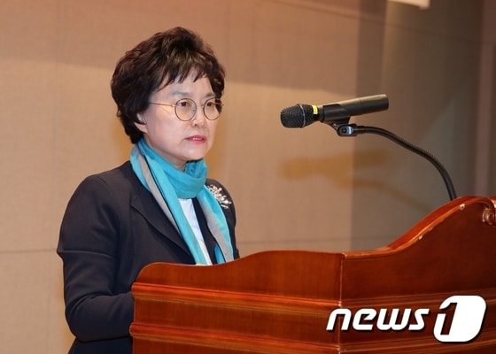 19일 오후 3시30분께 전북 익산시 모현도서관 시청각에서 열린 '익산부시장 취임식'에서 이지영 익산부시장이 취임사를 하고 있다.(익산시 제공)2016.4.19/뉴스1 ⓒ News1 박아론 기자