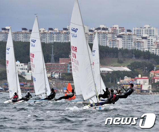 경북 포항 영일대 해수욕장 해상에서 열린 요트대회. (뉴스1 자료) ⓒ News1 최창호 기자