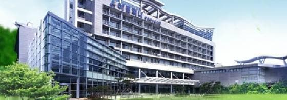 6일 오후 6시 40분쯤 부산관광공사가 운영하는 부산 해운대구 아르피나 유스호스텔 내 수영장에서 천장 마감재 15개가 바닥으로 떨어졌다.    ⓒ News1