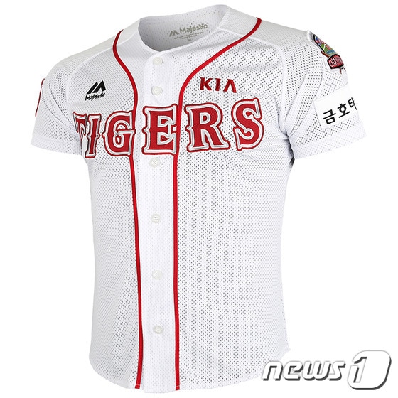 서재응·최희섭 은퇴식 유니폼.(KIA 타이거즈 제공)ⓒ News1