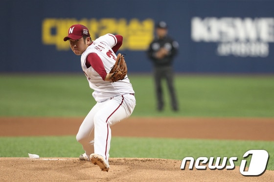 넥센 히어로즈 오른손 언더핸드 신재영. (넥센 히어로즈 제공). ⓒ News1
