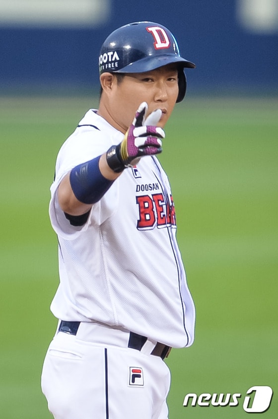 두산 베어스의 주전 포수 양의지가 29일 잠실구장에서 열리는 2016 타이어뱅크 KBO리그 LG 트윈스전에서 선발 제외됐다. 대신 박세혁이 선발 마스크를 쓴다.ⓒ News1 유승관 기자