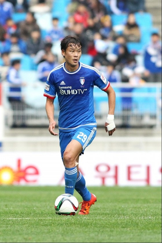 수원의 베테랑 수비수 곽희주가 개인통산 300경기 출전 기록을 달성했다. (수원삼성 제공) ⓒ News1