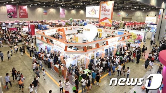 지난 9~12일 경기도 고양 킨텍스에서 열린 하나투어 여행박람회 전경. 하나투어는 올해 역대 최대인 9만5000명의 방문객이 박람회장을 찾았다고 밝혔다. ⓒ News1