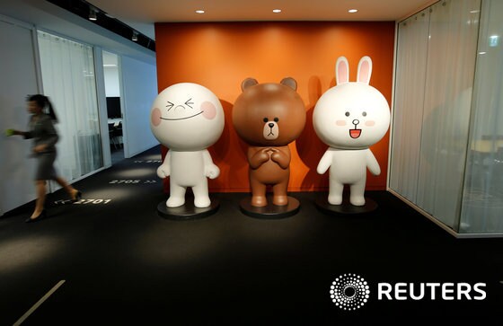 일본 도쿄 라인 본사에 전시된 라인 캐릭터들 ⓒ 로이터=뉴스1
