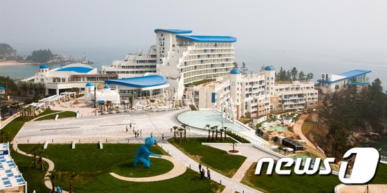 27일 대명리조트는 강원 삼척시 ‘쏠비치 호텔&리조트 삼척’이 여름철을 앞두고 본격적인 운영에 돌입했다고 밝혔다. 사진은 '쏠비치 호텔&리조트 삼척' 전경. (대명리조트 제공) 2016.6.27/뉴스1 ⓒ News1 서근영 기자