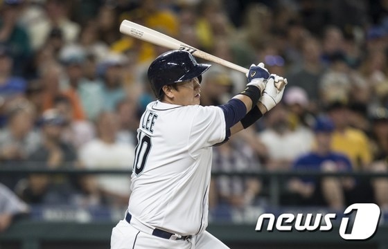 이대호(34시애틀 매리너스)가 결장한 가운데 시애틀은 29일(한국시간) 미국 텍사스주 휴스턴의 미닛 메이드 파크에서 열린 2016 메이저리그 휴스턴 애스트로스와의 경기에서 12-4로 승리했다.ⓒ AFP=News1