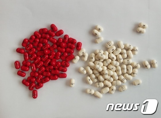 부산 부산진경찰서는 9일 유해성분이 섞인 다이어트 식품을 국내에 몰래 들여와 판매한 일당을 검거했다고 밝혔다. 중국 조선족들이 국내에서 판매한 '인니 다이어트' 알약.(부산 부산진경찰서 제공)ⓒ News1