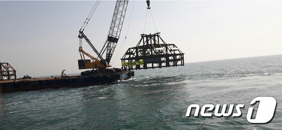 서해5도 NLL해역에 설치되는 인공어초.(서해5도 중국어선공동대책위)ⓒ News1