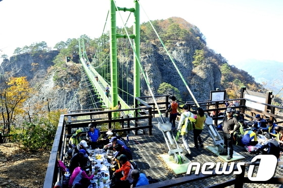 청량산 하늘다리/사진제공=봉화군 ⓒ News1