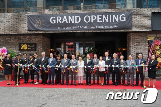 호텔 28 명동 개관 기념 테이프 컷팅식(사진제공=호텔 28)ⓒ News1