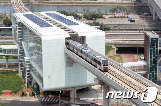 인천 서구 검암역에서 출발하는 인천지하철 2호선 전동차(사진은 기사 내용과 무관함) / 뉴스1 ⓒ News1