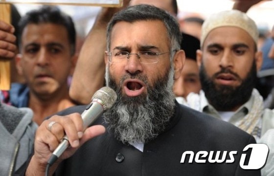 영국의 급진 이슬람 성직자 안젬 초다리. ⓒ AFP=뉴스1