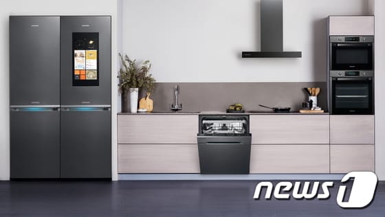 삼성전자가 유럽 빌트인 시장을 공략해 출시하는 '블랙라인'. (삼성전자 제공)ⓒ News1