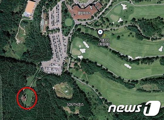 불법건축물로 의심받고 있는 우병우 수석 처가의 건축물 (네이버 위성 사진 캡쳐) ⓒ News1