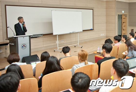 최동규 특허청장이 특별강연을 하고 있다. ⓒ News1