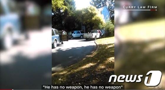 미 노스캐롤라이나 샬럿에서 대규모 흑인 시위를 촉발한 키스 러먼드 스캇의 피살 장면 [출처=에두아르도 커리 변호사 사무소]ⓒ News1