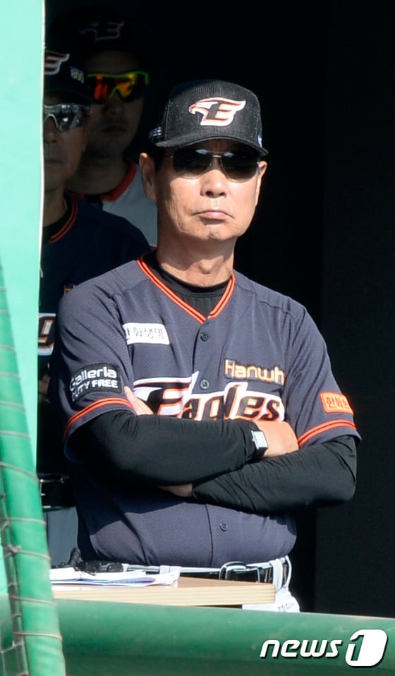 김성근 한화 이글스 감독이 3일 잠실구장에서 열리는 2016 타이어뱅크 KBO리그 두산 베어스와의 경기를 앞두고 "한화가 달라지기 위해서는 생각하는 야구가 필요하다"고 말했다. ⓒ News1 안은나 기자