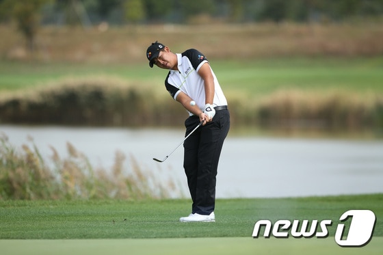 안병훈이 29일 인천 청라지구 베어즈베스트청라컨트리클럽에서 열린 '제32회 신한동해오픈' 1라운드 4번홀에서 어프로치샷을 하고 있다. (신한금융그룹 제공) 2016.9.29/뉴스1 ⓒ News1 추연화 기자