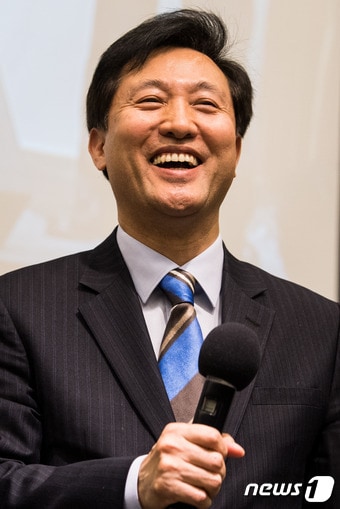 오세훈 전 서울시장이 12일 경기 수원시 팔달구 WI컨벤션에서 열린 바른정당 경기도당 창당대회에서 축사하고 있다. 2017.1.12/뉴스1 ⓒ News1 유승관 기자
