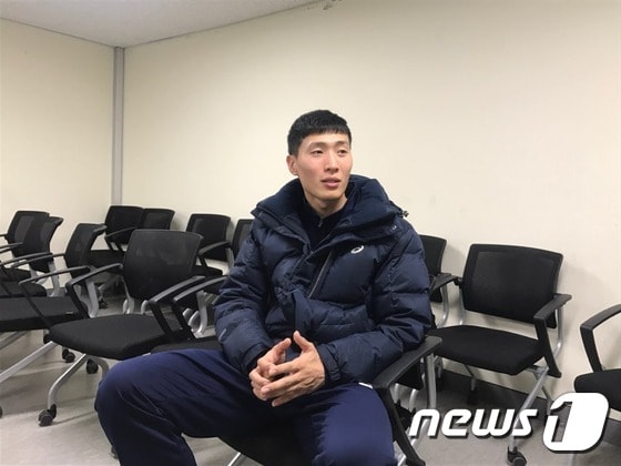 26일 서울 장충체육관에서 인터뷰를 하고 있는 김정환. ⓒ News1