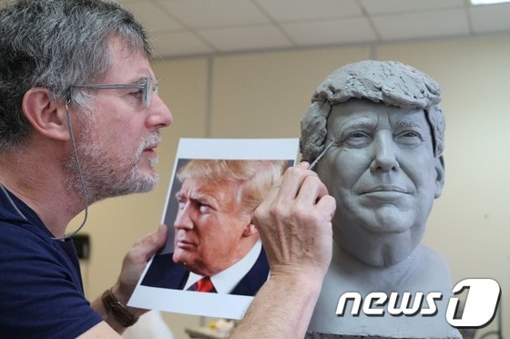 도널드 트럼프 밀랍인형 제작 장면ⓒ News1