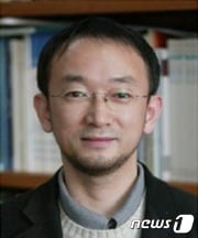 염한웅 IBS 원자제어 저차원 전자계 연구단장ⓒ News1