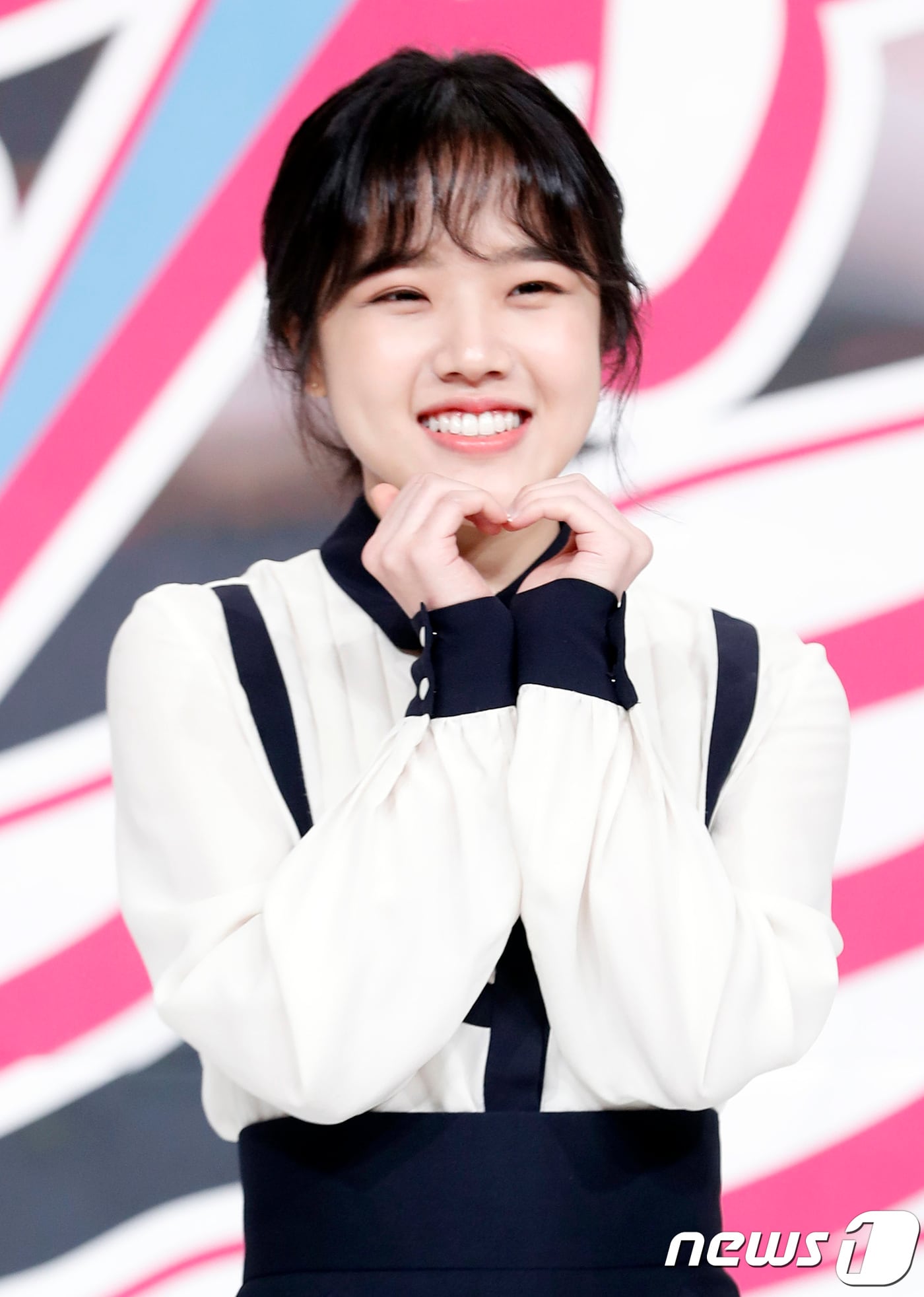 배우 김향기가 26일 오전 서울 영등포 타임스퀘어에서 열린 웹드라마 ‘복수노트’ 제작발표회에 참석해 포즈를 취하고 있다. 2017.10.26./뉴스1 ⓒ News1 권현진 기자