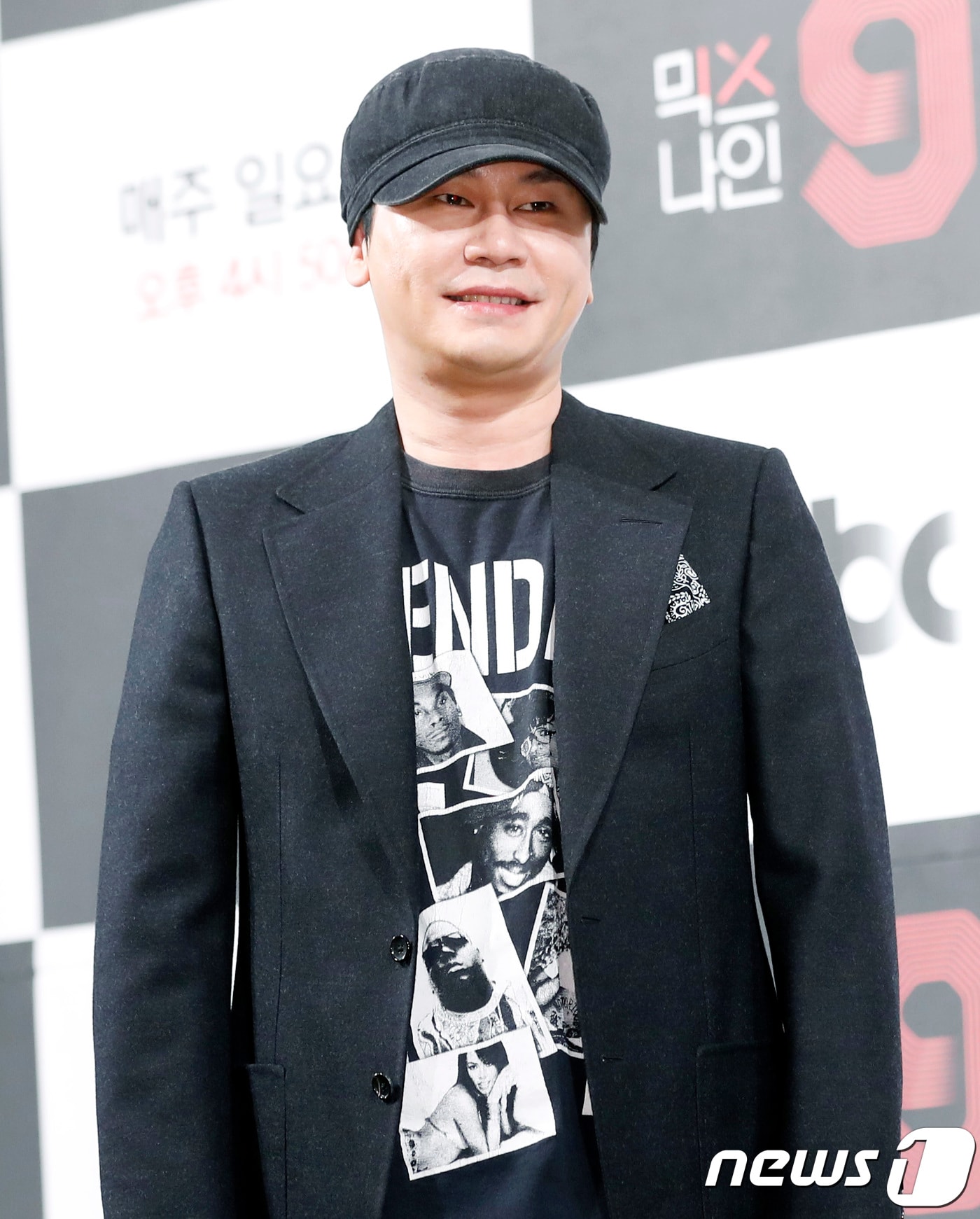 양현석 yg 대표가 27일 오후 서울 강남구 논현동 임피리얼 팰리스 호텔에서 열린 JTBC ‘믹스나인’(연출 유성모, 이상윤, 강지은, 박상현) 제작발표회에 참석해 포즈를 취하고 있다. '믹스나인'은 빅뱅, 위너, 아이콘, 블랙핑크 등을 배출해낸 국내 최고의 연예 기획사 YG엔터테인먼트의 양현석이 직접 전국 각지의 기획사를 돌아다니며 새 아이돌 스타를 찾는 프로그램이다. 2017.10.27./뉴스1 ⓒ News1 권현진 기자