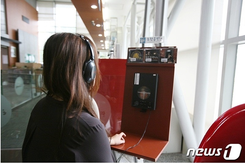 디지털정보도서관음반석(용인시 제공)ⓒ News1