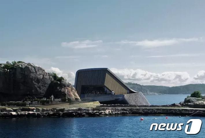 유럽 최초이자 세계 최대 규모의 바닷속 레스토랑 '언더'.SN&Oslash;HETTA 제공ⓒ News1