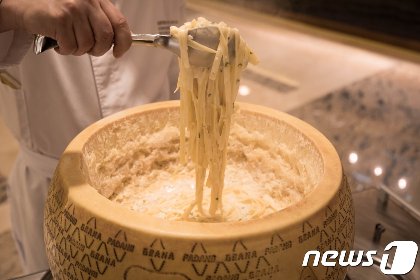 부산롯데호텔의 신메뉴인 통마산 치즈 파스타ⓒ News1