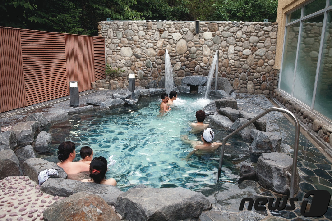 [12월 추천 여행지 ②]설악산 즐기는 노천탕…척산온천 - 뉴스1