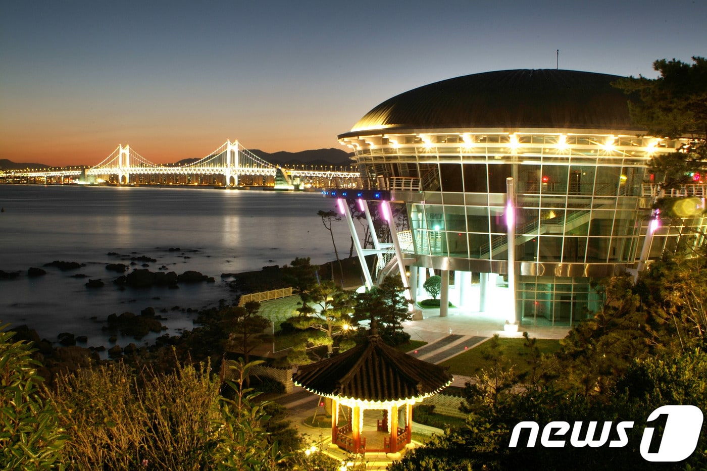 동백섬 누리마루 야경. 이하 부산관광공사 제공 ⓒ News1