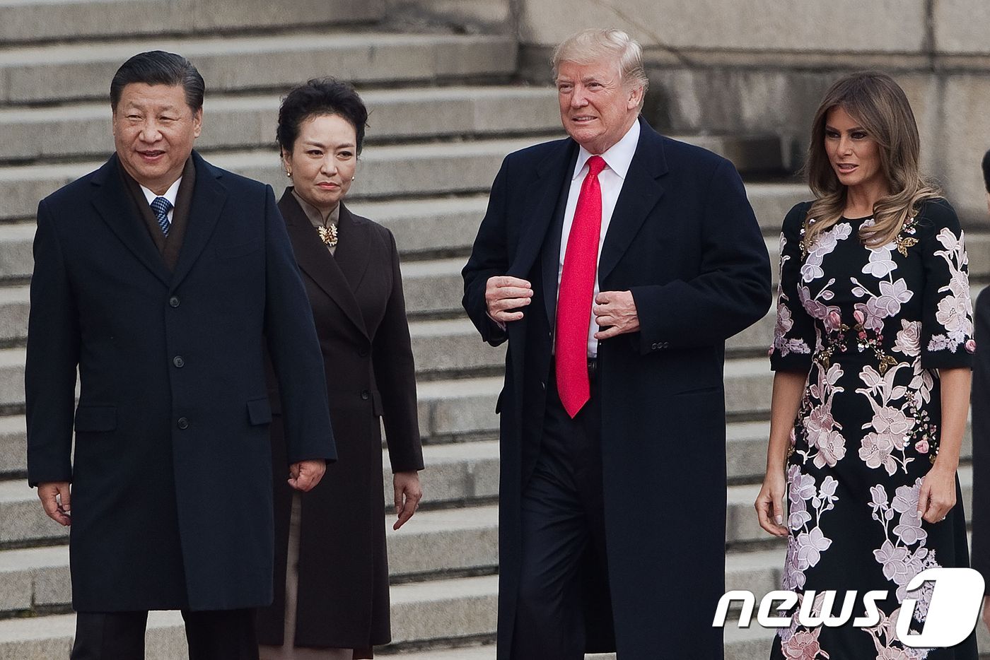 트럼프, 11년 만의 시진핑 국빈 방문에 공항 영접·전투기 축하 비행 등 극진 예우