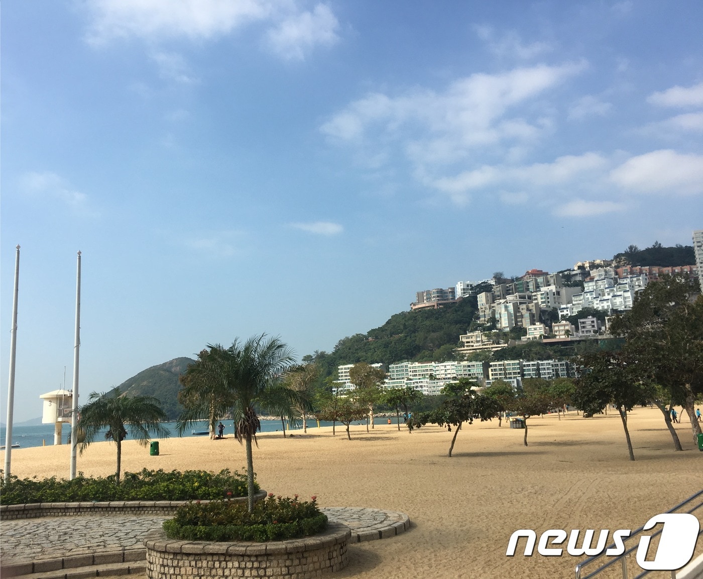리펄스베이는 주말이면 발 디딜 틈이 없을 만큼 사람이 북적대지만 평일에는 한산하다. 한국에서 찾은 관광객들은 평일 리펄스베이를 방문하면 바다를 여유롭게 만끽할 수 있다. ⓒ News1