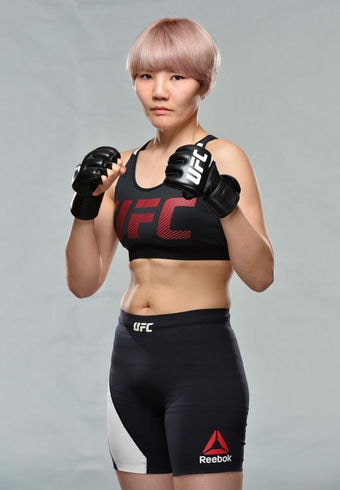 김지연이 28일(한국시간) 미국 노스캐롤라이나주 샬럿에서 열린 UFC on FOX 27 여자 플라이급 저스틴 키시(러시아)와의 경기에서 승리했다. (UFC 제공) ⓒ News1
