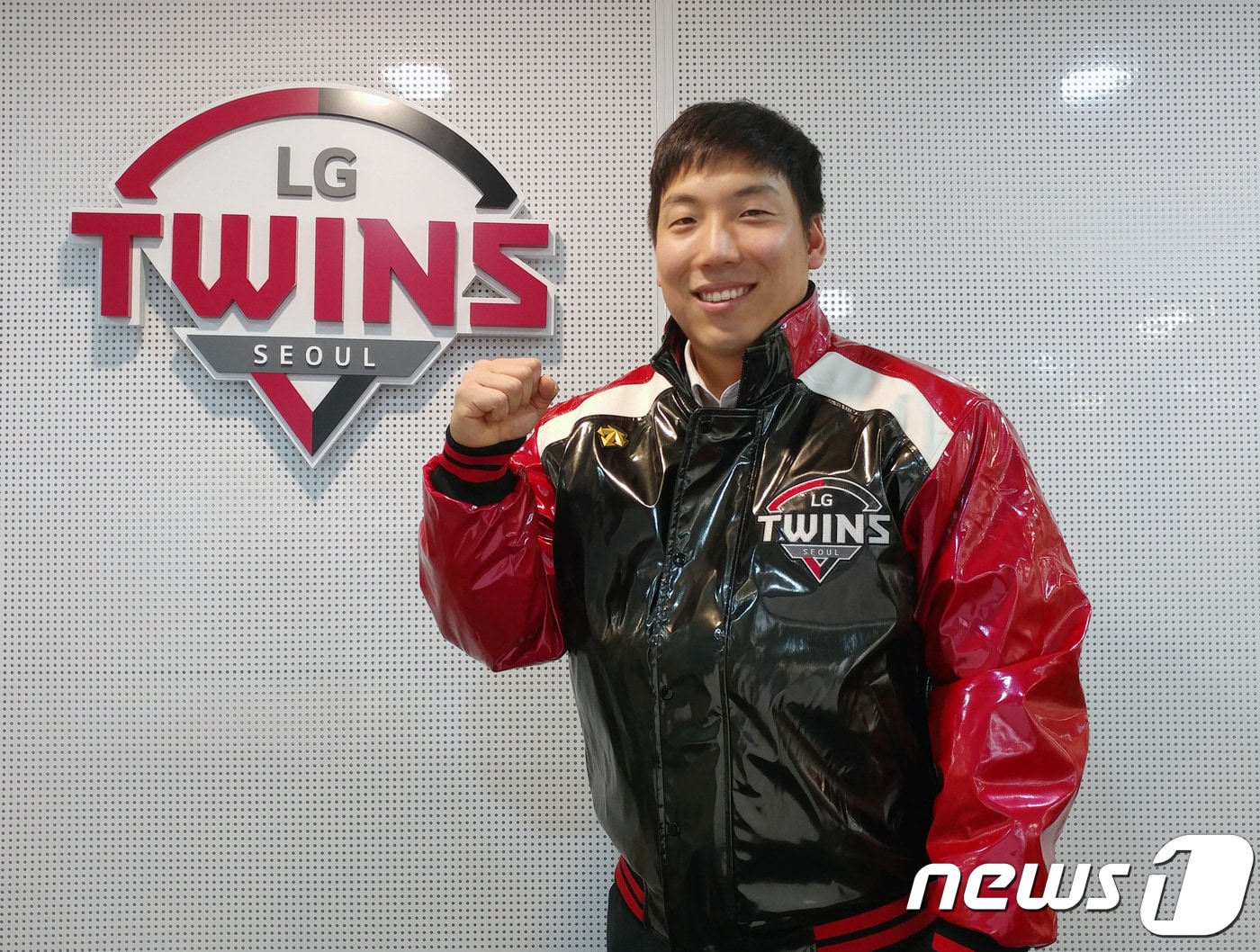 LG 트윈스와 4년 총액 115억원에 FA 계약을 체결한 김현수.(LG 제공)ⓒ News1