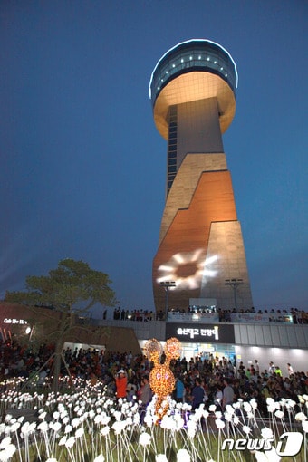 울산 동구의 대표적인 관광명소인 울산대교 전망대.(울산 동구 제공)ⓒ News1