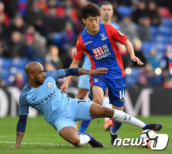 부상에 발목 잡힌 이청용, 팰리스 아시아투어 명단서 제외 - 뉴스1