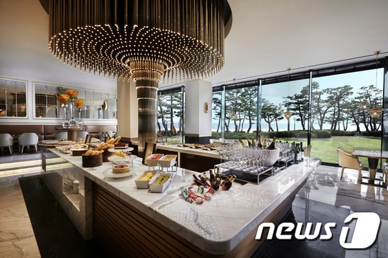 파라다이스호텔 부산의 '라운지 파라다이스' 모습.(파라다이스호텔 부산 제공)ⓒ News1