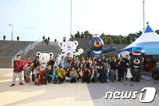 지난 12월 평창올림픽 설명회 및 초청투어에 참석한 중국 및 동남아지역 언론인과 여행업자. 관광공사 제공 ⓒ News1