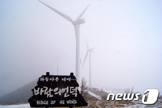 2일 강원지방기상청은 오후 5시를 기해 도내 산지와 태백에 내려져있던 대설주의보롤 해제했다. 2017.3.2/뉴스1 ⓒ News1