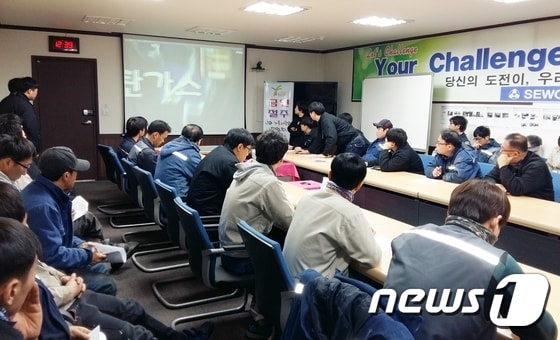 전북 정읍시보건소가 담배 연기 없는 사업장을 위해 '찾아가는 이동 금연 클리닉'을 운영하고 있다. ㈜세움 금연클리닉 현장ⓒ News1