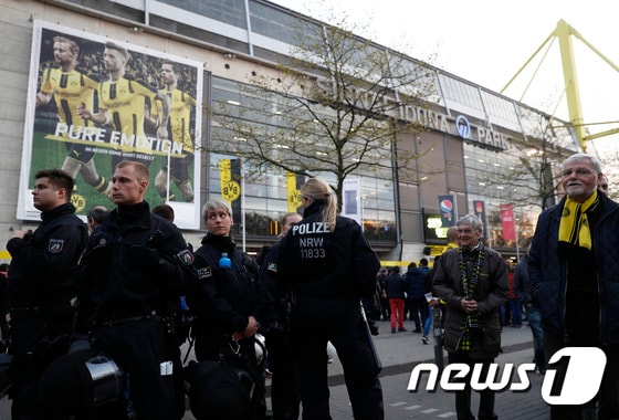 12일(한국시간) 독일 도르트문트의 지그날 이두나 파크에서 열리기로 한 보루시아 도르트문트와 AS모나코의 경기가 폭발사태로 취소됐다. ⓒ AFP=News1